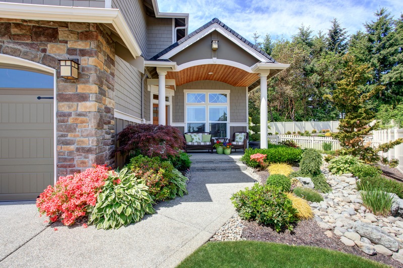 Simple Landscaping Ideas to Improve Your Home's Curb Appeal