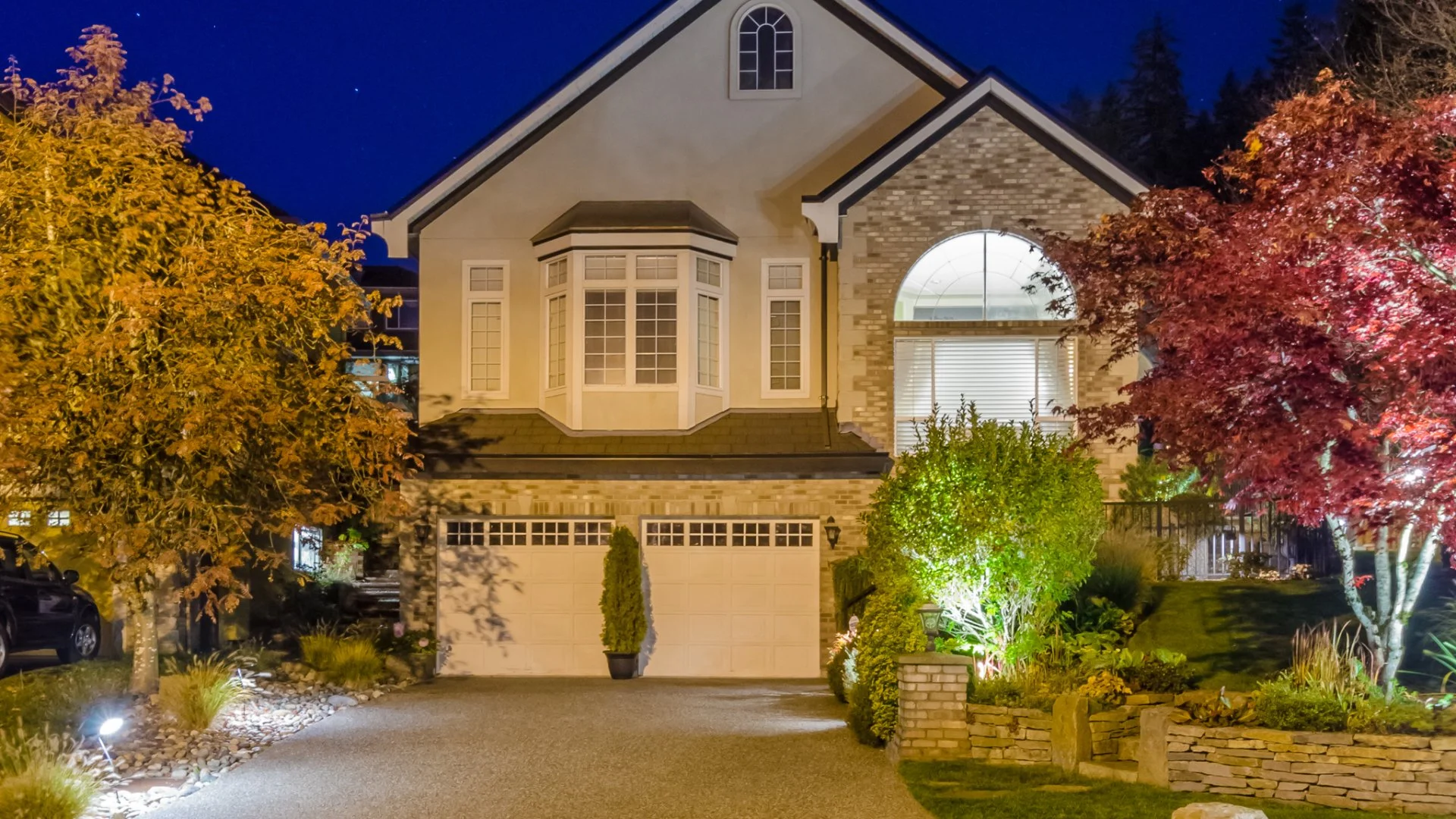 How to Enhance the Beauty of Your Landscape Lighting Display