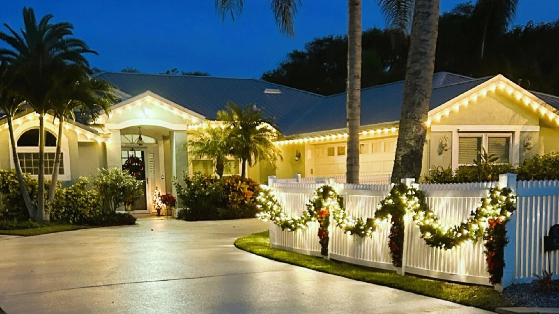 What’s the Difference Between Cool White & Warm White Holiday Lights?